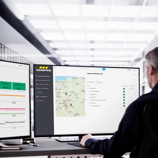 Digitální služby – muž v kanceláři se zobrazením cloudu | Kemper Group