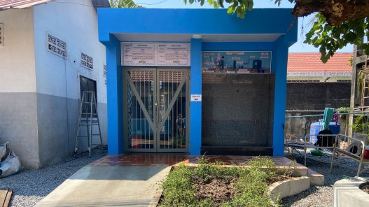 Die neue Trinkwasseraufbereitungsanlage steht geschützt in einem gemauerten Gebäude.