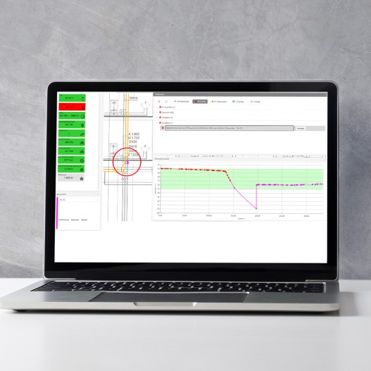 Aufgeklapptes Laptop zeigt Ist-Zustand-Simulation im digitalen Zwilling mit Dendrit STUDIO für Trinkwasserinstallation