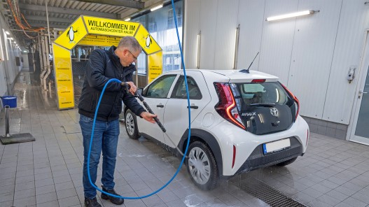 Vorbehandlung mit Reinigung der Radkästen